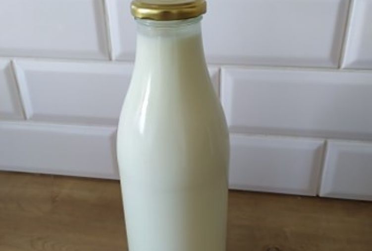 Świeże mleko prosto od krowy z dostawą do domu lub firmy